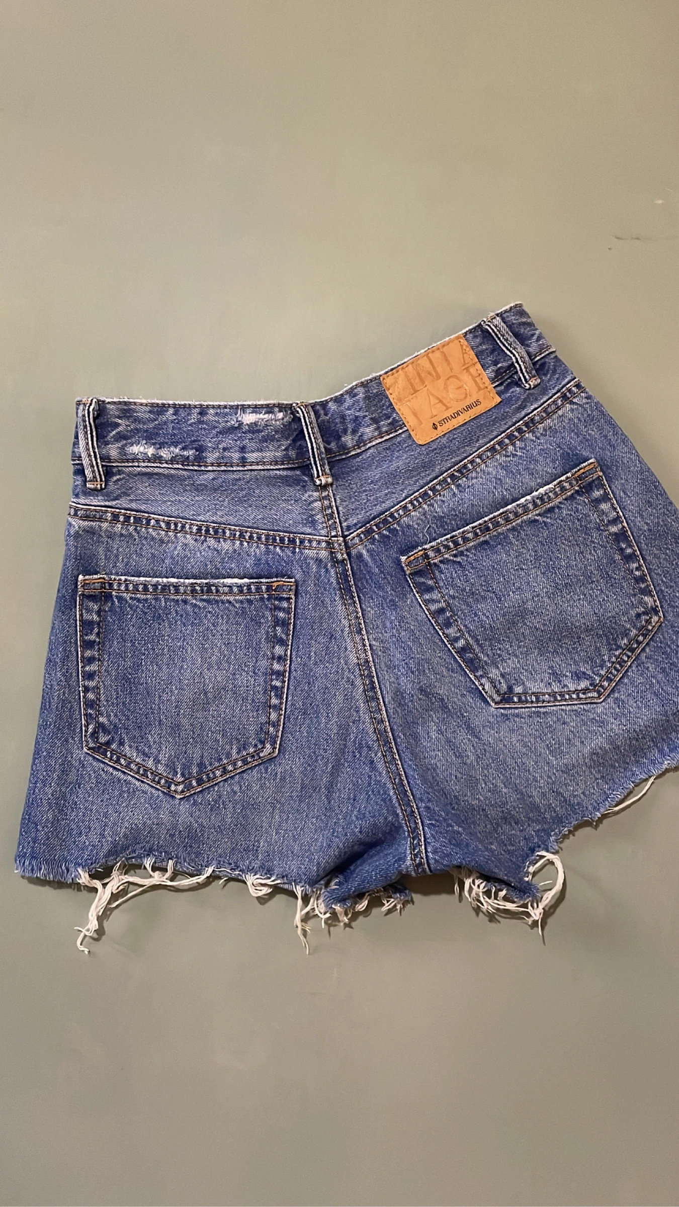 Short en jean Stradivarius 